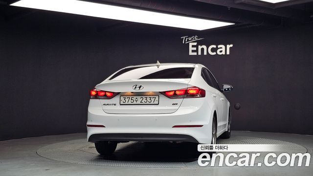Hyundai AVANTE 2017 — photo 4