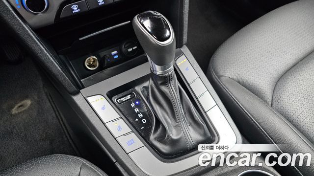 Hyundai AVANTE 2017 — photo 9