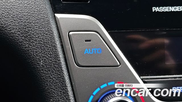Hyundai AVANTE 2017 — photo 11