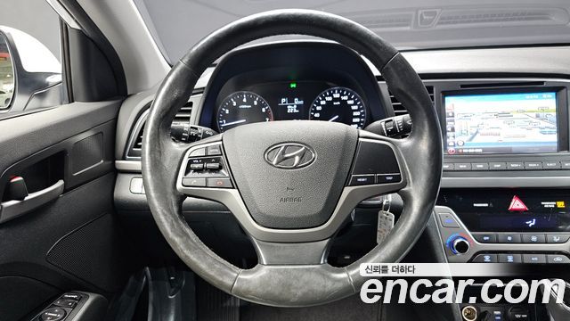 Hyundai AVANTE 2017 — photo 14