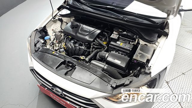 Hyundai AVANTE 2017 — photo 15