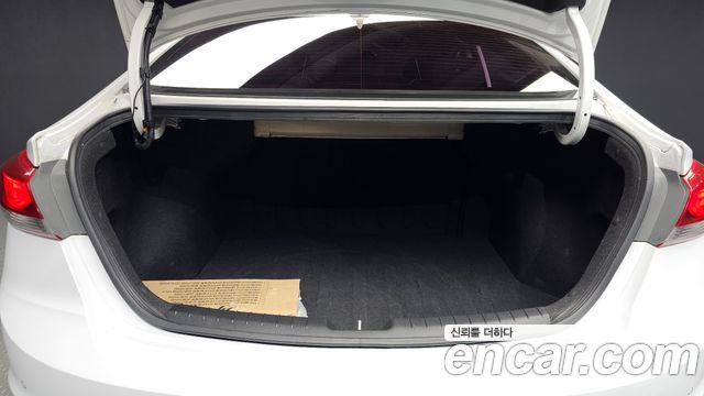 Hyundai AVANTE 2017 — photo 19