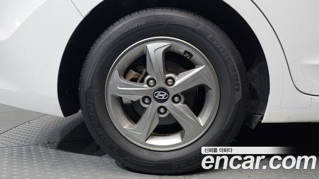 Hyundai AVANTE 2017 — photo 20