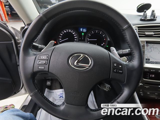 Lexus IS 2008 — photo 8