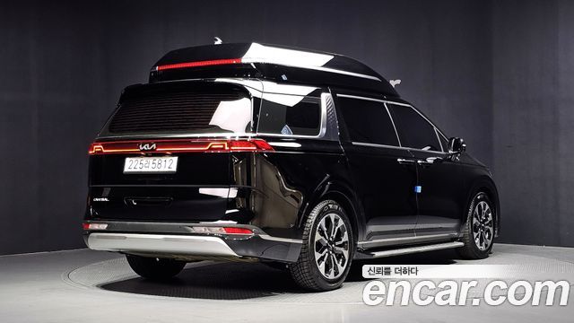 Kia Canival 2023 — photo 2