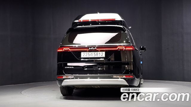 Kia Canival 2023 — photo 4
