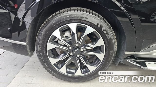 Kia Canival 2023 — photo 5