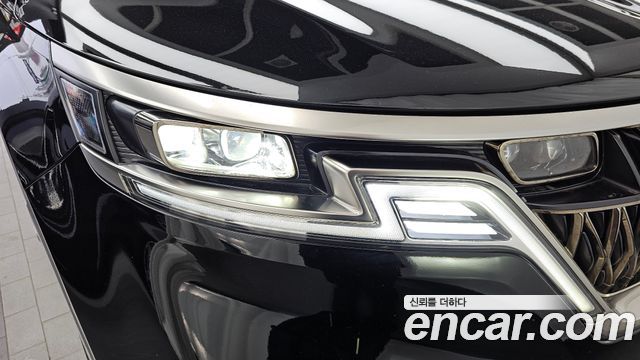 Kia Canival 2023 — photo 8