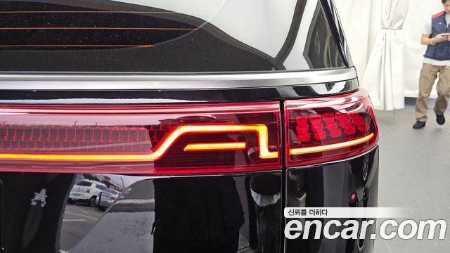 Kia Canival 2023 — photo 9