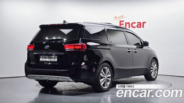 Kia Canival 2018 — photo 2