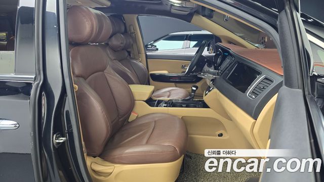 Kia Canival 2018 — photo 10