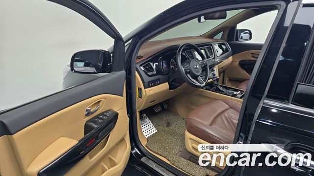 Kia Canival 2018 — photo 11