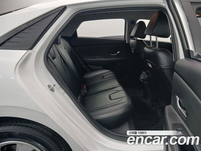 Hyundai AVANTE 2021 — photo 18