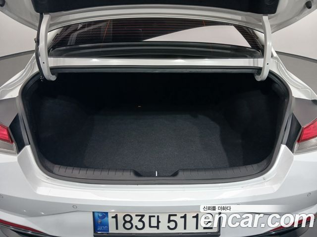 Hyundai AVANTE 2021 — photo 28