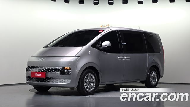 Hyundai Staria 2025 — photo 1