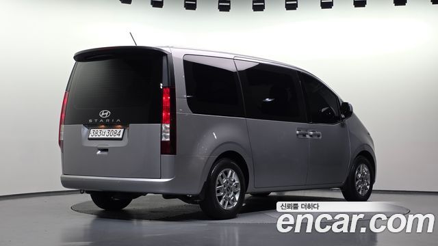 Hyundai Staria 2025 — photo 2