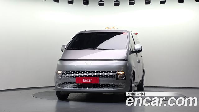 Hyundai Staria 2025 — photo 3