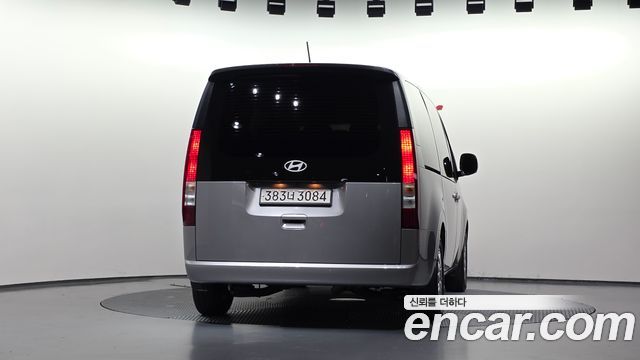 Hyundai Staria 2025 — photo 4