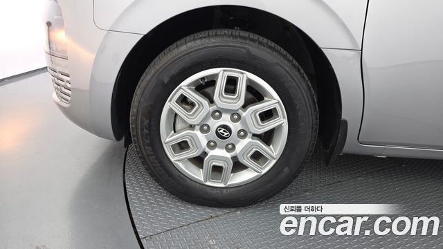 Hyundai Staria 2025 — photo 5
