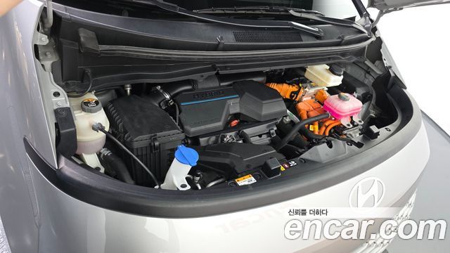 Hyundai Staria 2025 — photo 6