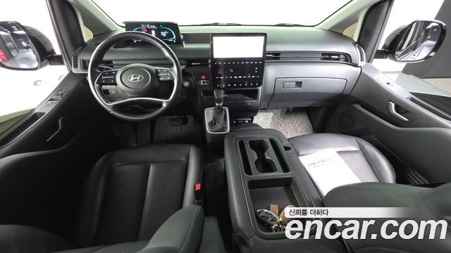 Hyundai Staria 2025 — photo 10