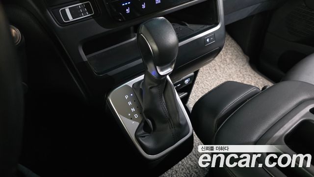 Hyundai Staria 2025 — photo 12