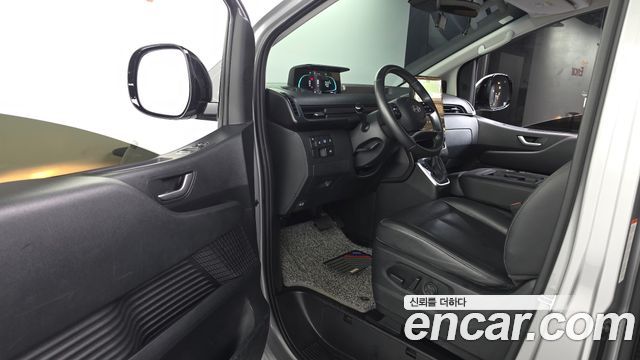 Hyundai Staria 2025 — photo 13