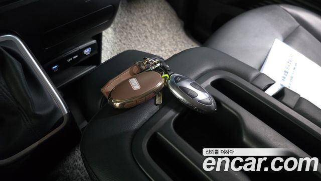 Hyundai Staria 2025 — photo 24