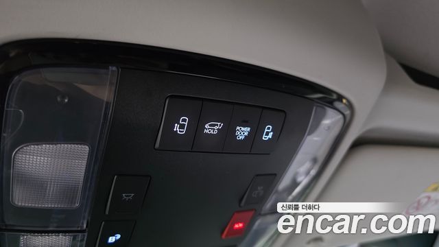Hyundai Staria 2025 — photo 25