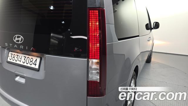 Hyundai Staria 2025 — photo 9