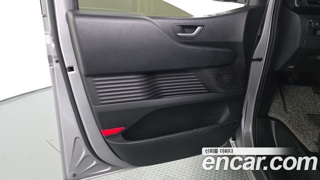 Hyundai Staria 2025 — photo 14