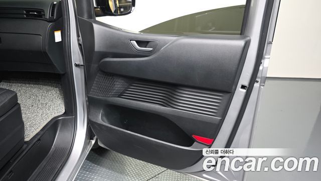 Hyundai Staria 2025 — photo 15