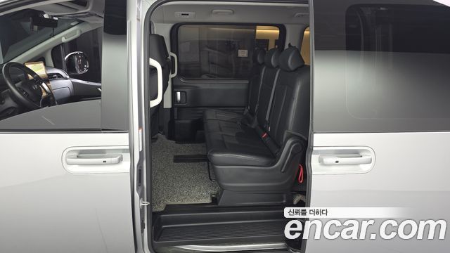 Hyundai Staria 2025 — photo 16