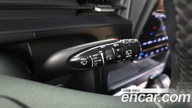 Hyundai Staria 2025 — photo 28