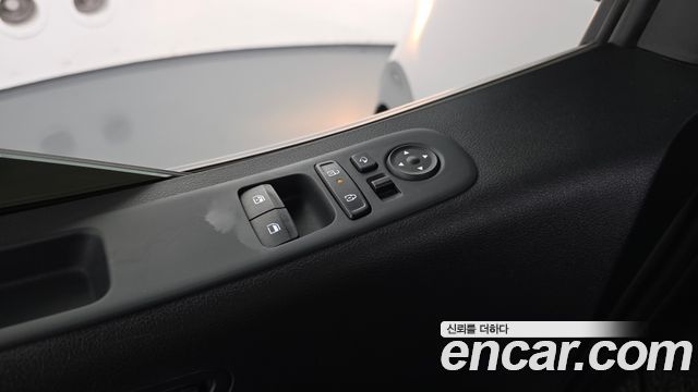 Hyundai Staria 2025 — photo 29