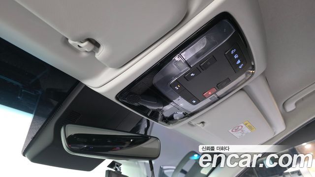 Hyundai Staria 2025 — photo 30