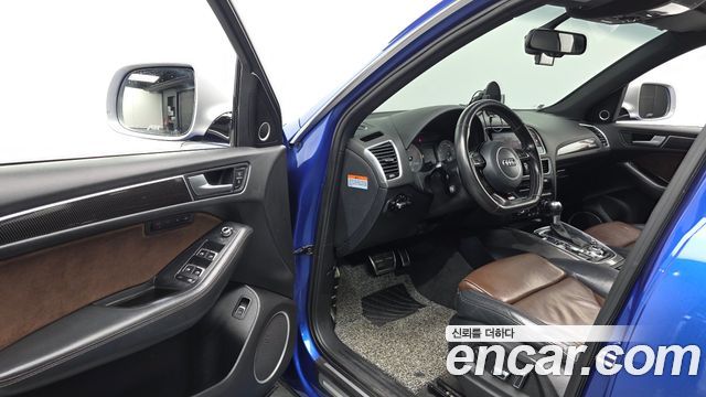 Audi SQ5 2016 — photo 10