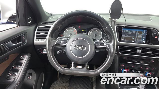 Audi SQ5 2016 — photo 13