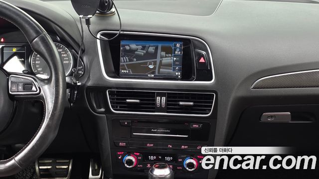 Audi SQ5 2016 — photo 14