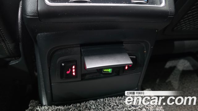 Audi SQ5 2016 — photo 18