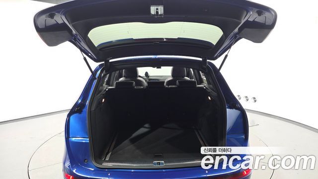 Audi SQ5 2016 — photo 20