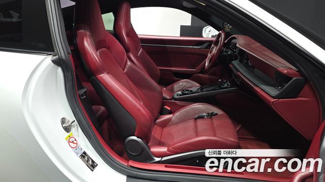 Porsche 911 2020 — photo 17