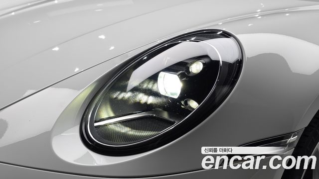 Porsche 911 2020 — photo 8