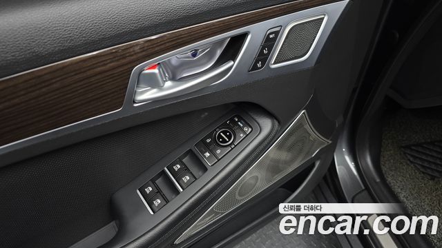 Genesis G80 2017 — photo 21
