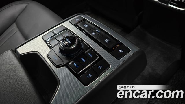 Genesis G80 2017 — photo 23