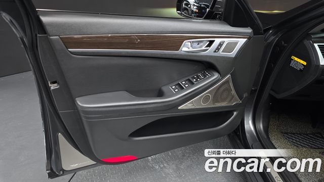 Genesis G80 2017 — photo 14