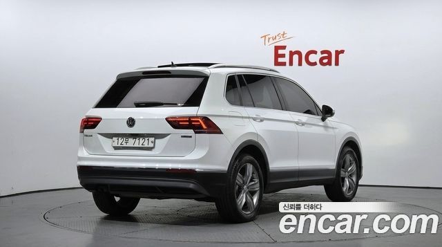 Volkswagen Tiguan 2018 — photo 2