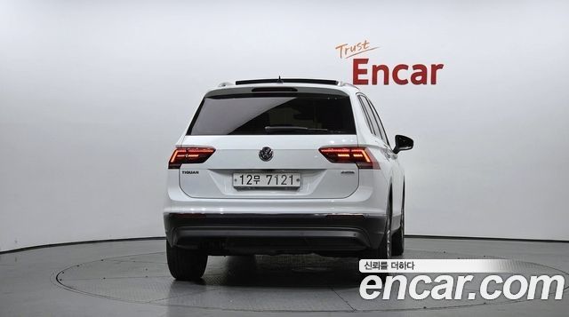 Volkswagen Tiguan 2018 — photo 4