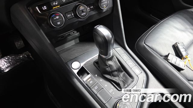 Volkswagen Tiguan 2018 — photo 12