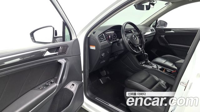 Volkswagen Tiguan 2018 — photo 13